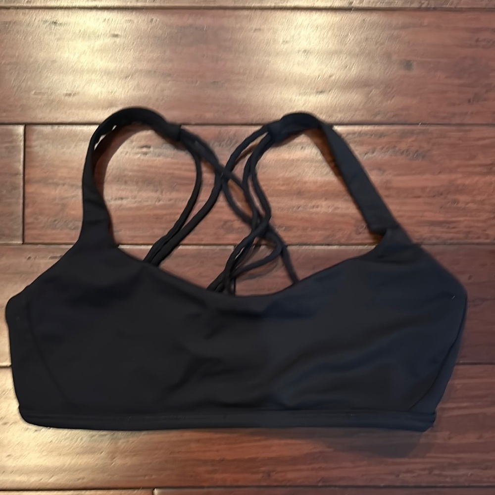 Black Crisscross Sports Bra for Active Comfort